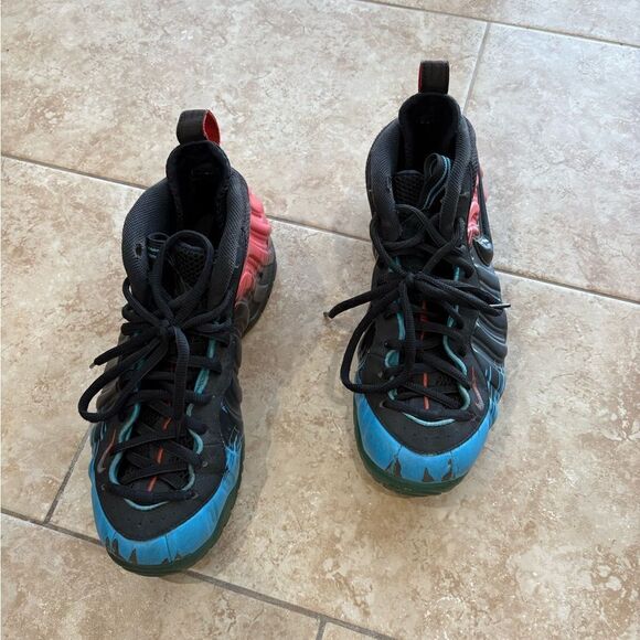 “Spider-Man” Nike Foams Size 10 - Picture 9 of 10